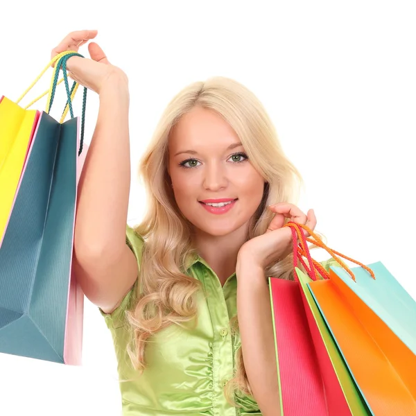Piękna młoda kobieta trzyma kolorowe torby na zakupy — Zdjęcie stockowe