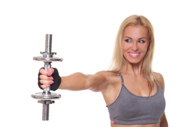 atletik genç bir kadın fitness egzersiz dumbbells ile yapıyor 