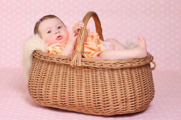 Mooie lachende schattig kind van schattige baby blij — Stockfoto