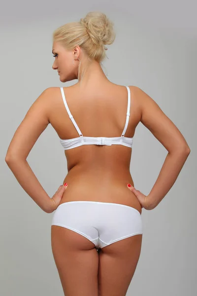 Ung Kvinna Med Slank Figur Vita Underkläder — Stockfoto