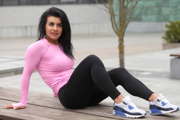 Joven Fuerte Musculoso Mujer Posando Ropa Deportiva —  Fotos de Stock