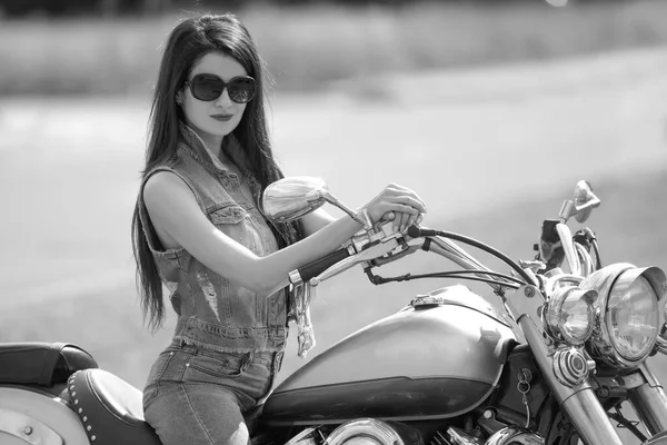 Retrato Encantadora Jovem Motocicleta — Fotografia de Stock