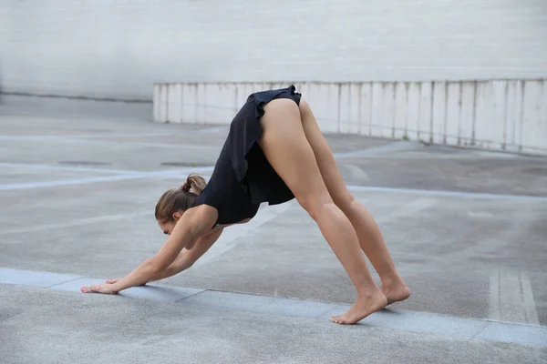 Jeune Fille Athlétique Avec Corps Sexuel Flexible — Photo