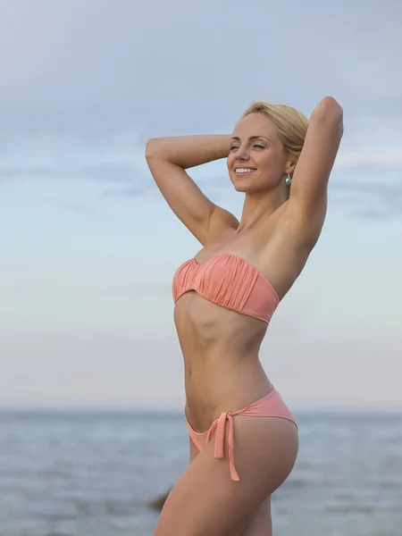 Vacker Kvinna Sexig Bikini Stranden — Stockfoto