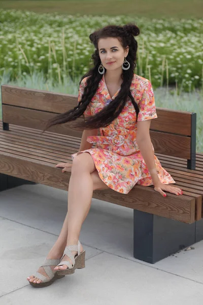 Beautiful Sexy Young Woman Enjoying Summer Outdoors — Stock Photo, Image