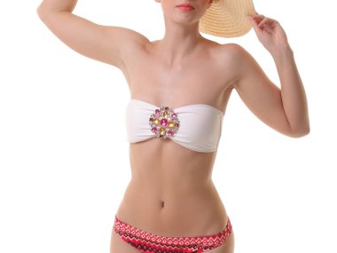 Beyaz arka planda bikinili genç kadın