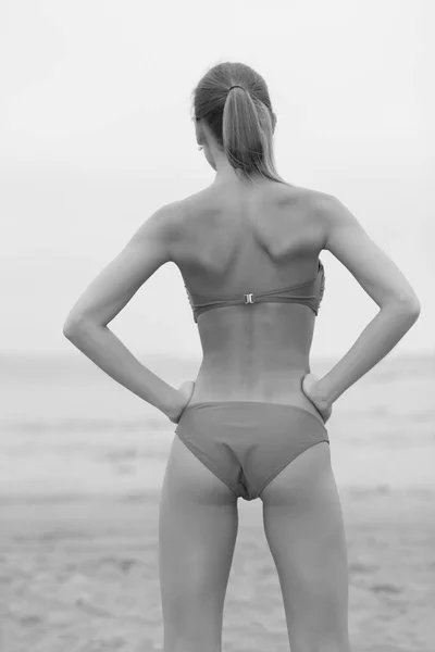 Young Beautiful Woman Swimsuit Beach — Stock Photo, Image