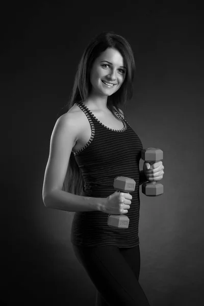 Ağırlık Egzersiz Yapıyor Atletik Genç Kadın — Stok fotoğraf