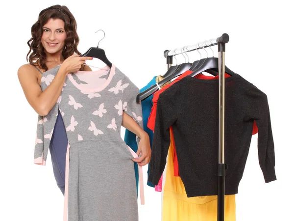 Perchas Con Ropa Una Mujer Elige Ropa — Foto de Stock