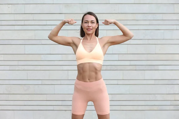 Femme Sportive Avec Des Muscles Abdominaux Déchiré Bikini — Photo