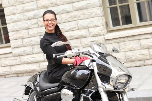 Портрет Чарівної Молодої Жінки Мотоциклі — стокове фото