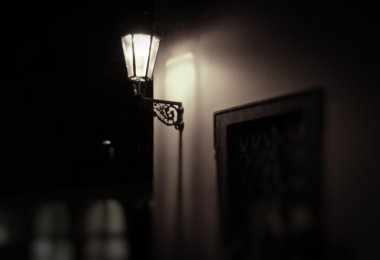 sokak eski lamba ile ayrıntılı bir görünümünü