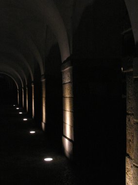 Geceleri ışıklı koridor