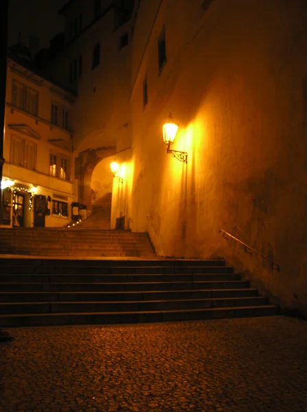 Natt gatan med lampor — Stockfoto