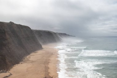 Portekiz 'deki Praia do Magoito plajının güzel manzarası