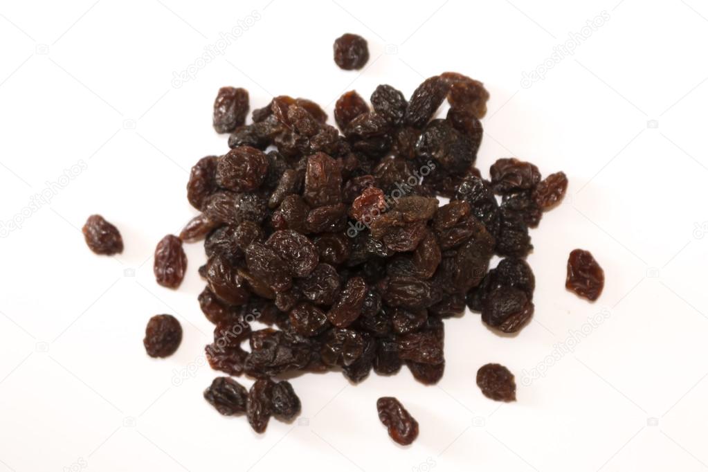 Raisins isolated