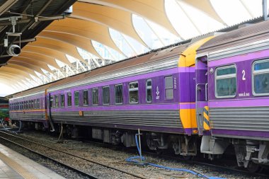 Tayland Tren İstasyonu 1 'deki tren araçları.