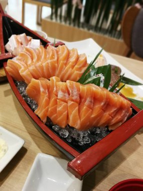 Japon usulü somon balığı.