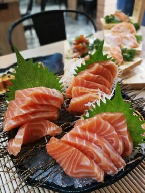 Japon usulü somon balığı.