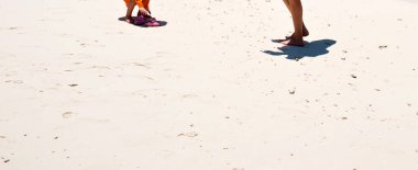 Plajdaki turistler. Yaz plajı