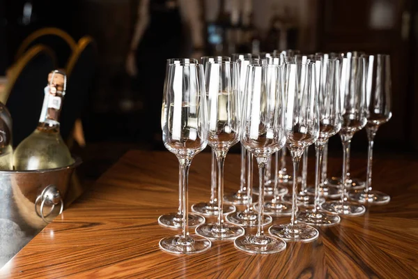 Verres Vin Sur Table Restaurant Aperetif Avant Fête — Photo