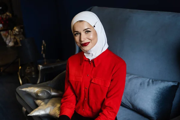 Attractive Muslim Caucasian Girl Weared Head Scarf Sitting Sofa Islam — Stock Photo, Image