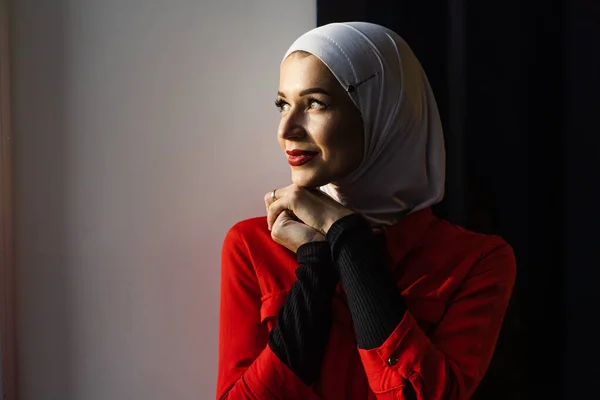 Close Portrait Muslim Woman Weared Traditional Islamic Scarf Islam Religion — Stock Photo, Image