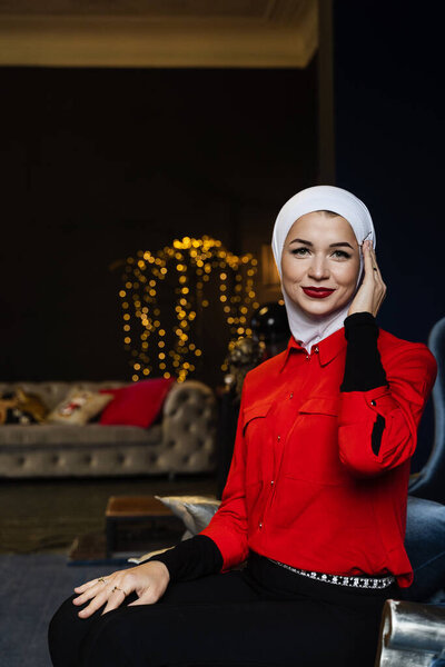 Muslim woman near christmas decoration in studio. Professional muslim model posing at the new year eve. — Stock Image Muslim Woman Christmas Decoration Studio Professional Muslim Model Posing New Stock Picture