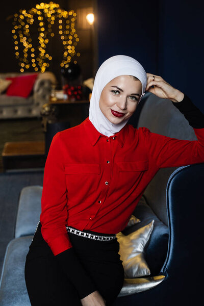 Muslim woman near christmas decoration in studio. Professional muslim model posing at the new year eve. — Stock Image Muslim Woman Christmas Decoration Studio Professional Muslim Model Posing New Stock Image