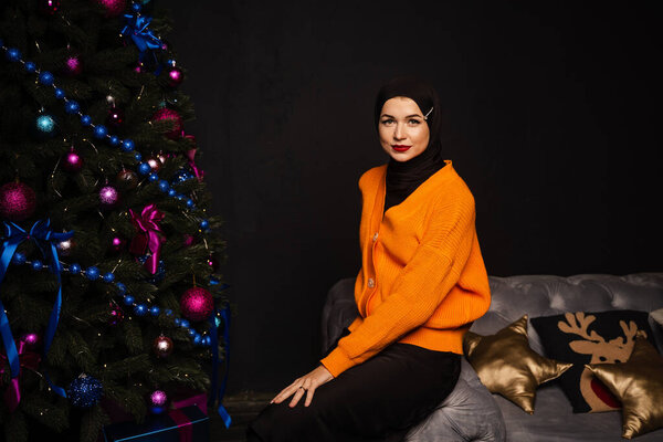 Muslim Christmas celebration. Model weared black hijab is prepearing for new year celebration. Islam religion — Stock Image Muslim Christmas Celebration Model Weared Black Hijab Prepearing New Year Royalty Free Stock Photos
