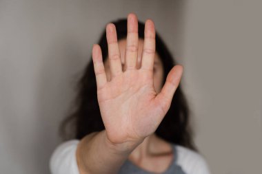 Kadın gösterisi Ukrayna 'daki savaşı durdurdu. Rusya savaşı durdurur. Putin istilası