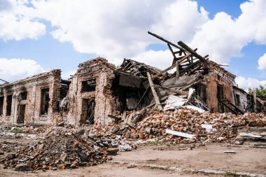 Ukrayna 'da savaş. Trostyanets şehrinin merkez meydanı Ruslardan kurtuldu. Rus ordusu Ukrayna 'yı işgal etti