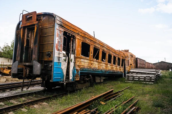 Felrobbant Vonatok Kocsik Vasútállomáson Trostyanets Városában Sumy Régió Polgári Épületek — Stock Fotó