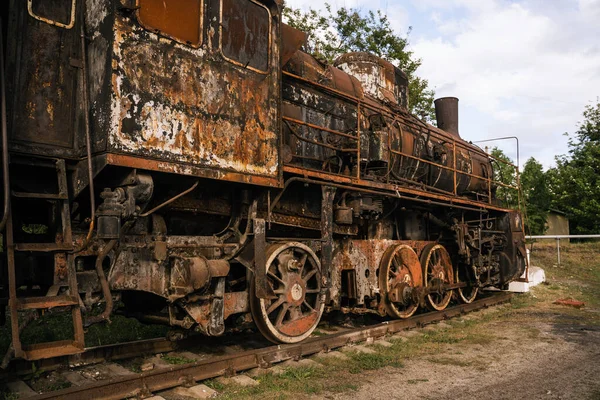 Ausgebrannte Lokomotive Ist Ein Museumsexponat Auf Dem Bahnhof Der Stadt — Stockfoto