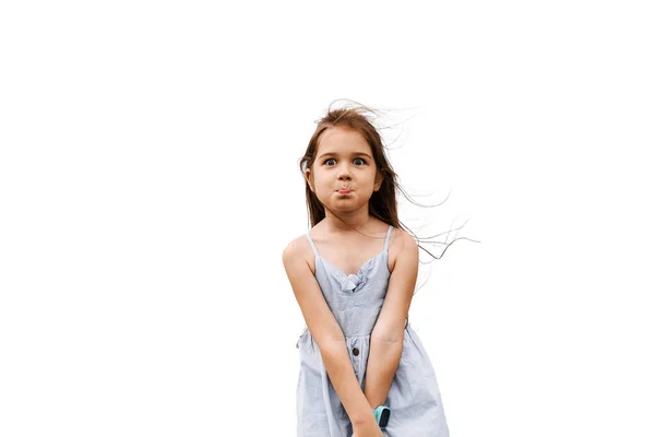 Urocza Dziewczynka Płacząca Białym Tle Płaczący Dzieciak Zamyka Jej Twarz — Zdjęcie stockowe