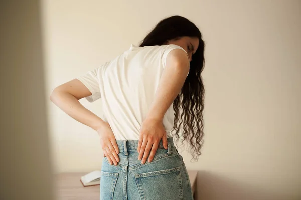 Attractive Woman Feel Backache Spine Pain Because Uti Pyelonephritis Disease — ストック写真