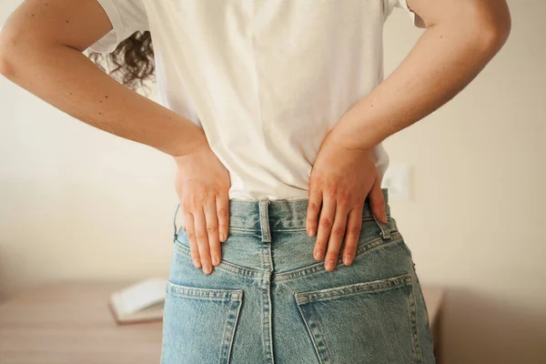 Attractive Woman Feel Backache Spine Pain Because Uti Pyelonephritis Disease — Foto Stock