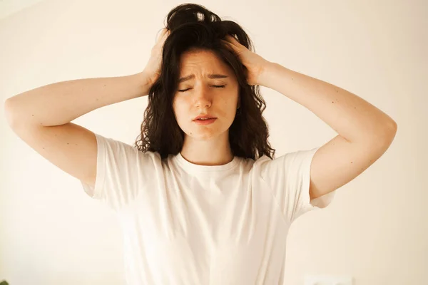Traurige Frau Mit Migräne Und Starken Kopfschmerzen Depression Überforderte Frau — Stockfoto