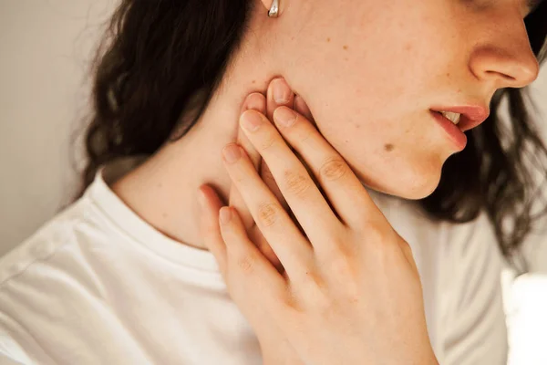 Sick Attractive Girl Touches Throat Pain Pharyngitis First Symptoms Throat —  Fotos de Stock