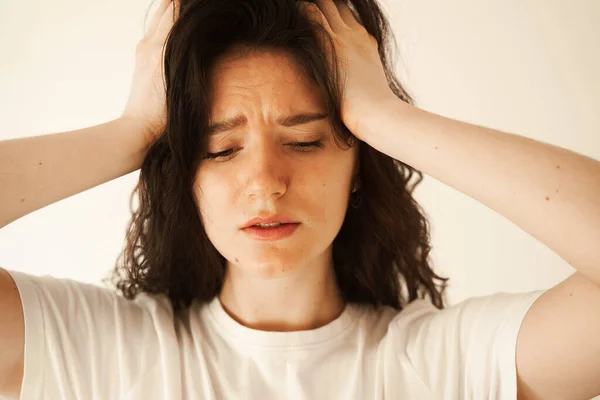Smutna Kobieta Migreną Silnym Bólem Głowy Depresja Przemęczona Kobieta Bólem — Zdjęcie stockowe