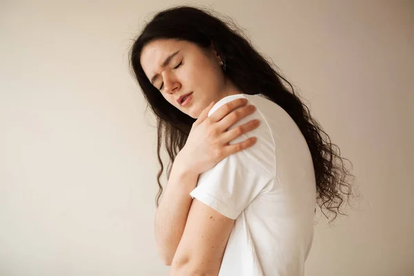 Shoulder Injury Beautiful Girl Pain Bruise Her Arm Due Accident —  Fotos de Stock