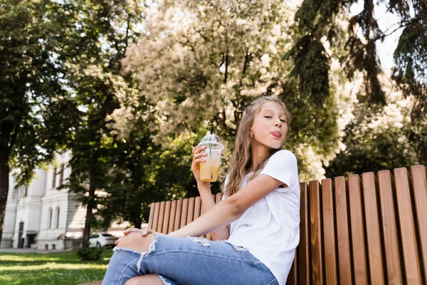 Summer Lemonade Cocktail Outdoor Happy Girl Holding Cup Orange Lemonade — Stock Photo, Image