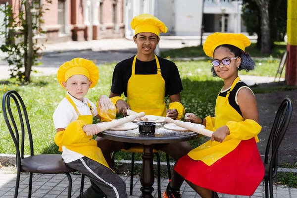 Multinational Company Children Cooks Yellow Uniforms Cooking Dough Bakery African — Zdjęcie stockowe