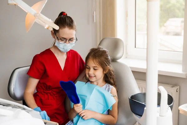 Children Dentistry Dentist Child Patient Consultation Child Dentist Dentistry Teeth — Foto de Stock