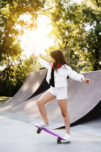 Child Girl Ride Penny Board Skate Sport Ramp Sunset Sports — Foto de Stock