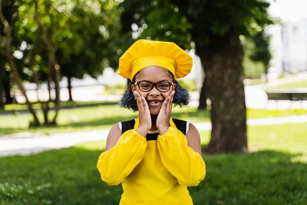 Shocked Black African Child Cook Girl Chefs Hat Yellow Apron — kuvapankkivalokuva