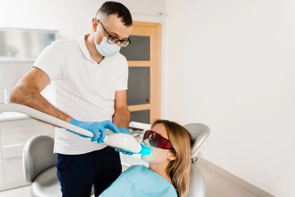 Artificial Teeth Whitening Dental Ultraviolet Whitening Treatment Light Fluoride Laser — Zdjęcie stockowe