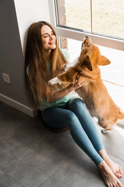 Happy Girl Hug Corgi Dog Home Lifestyle Domestic Pet Young — Foto Stock