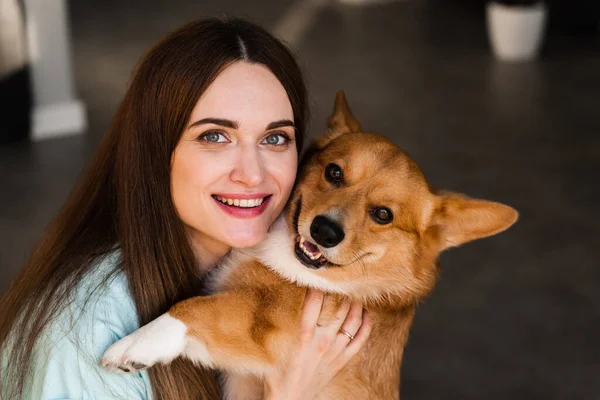 Girl Corgi Dog Home Close Portrait Young Woman Smile Hug — Stockfoto