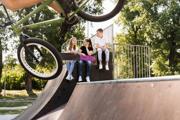Bmx Bicycle Rider Making Tricks Sports Kids Skateboard Penny Boards — Photo